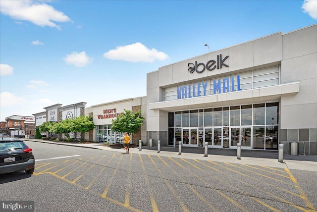 607 Salem Ave, Hagerstown, MD 21740 - view of commercial location featuring uncovered parking