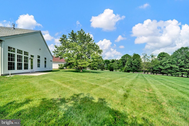 32 Brewster Ct, Pennington, NJ 08534 - view of green lawn with a patio