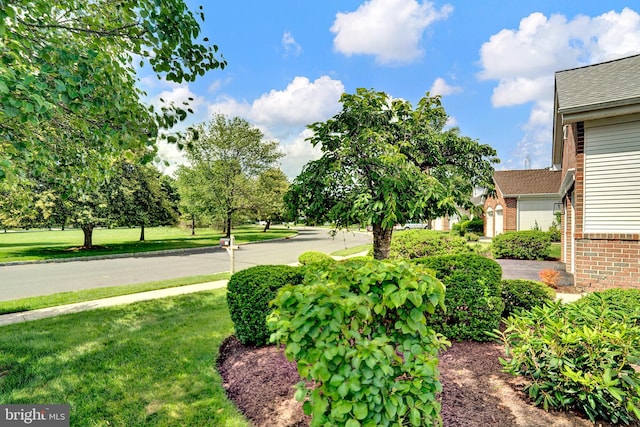 32 Brewster Ct, Pennington, NJ 08534 - view of grassy yard