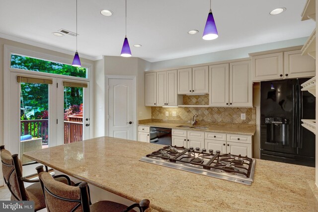 8162 Madrillon Ct, Vienna, VA 22182 - kitchen featuring black appliances, a breakfast bar, pendant lighting, decorative backsplash, and recessed lighting
