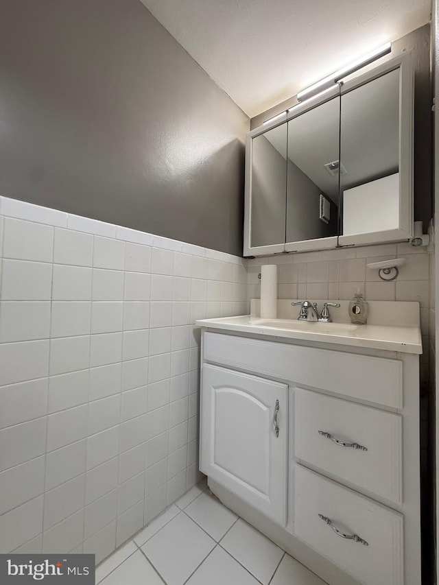 14019 Lindendale Rd, Woodbridge, VA 22193 - bathroom featuring tile walls, vanity, and tile patterned flooring