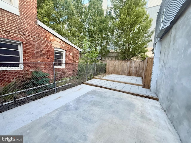 123 E Cross St, Baltimore, MD 21230 - fenced backyard featuring a patio