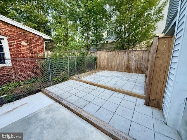 123 E Cross St, Baltimore, MD 21230 - fenced backyard featuring a patio