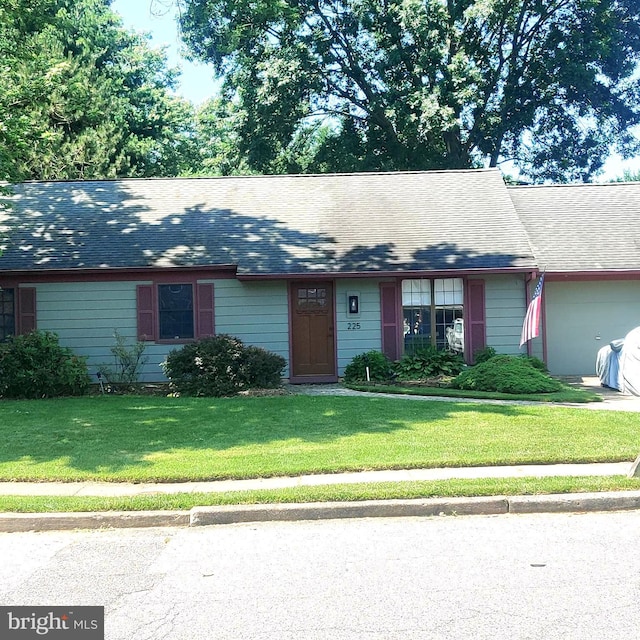 225 Bentwood Dr, Delran, NJ 08075 - view of front of house featuring a garage, a front lawn, and a shingled roof