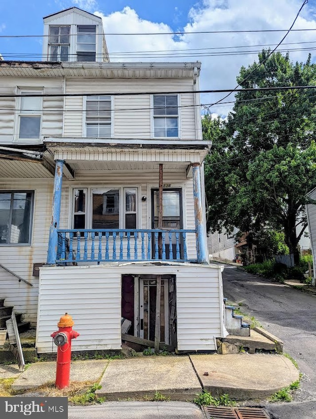 538 W Spruce St, Mahanoy City, PA 17948 - view of property featuring covered porch