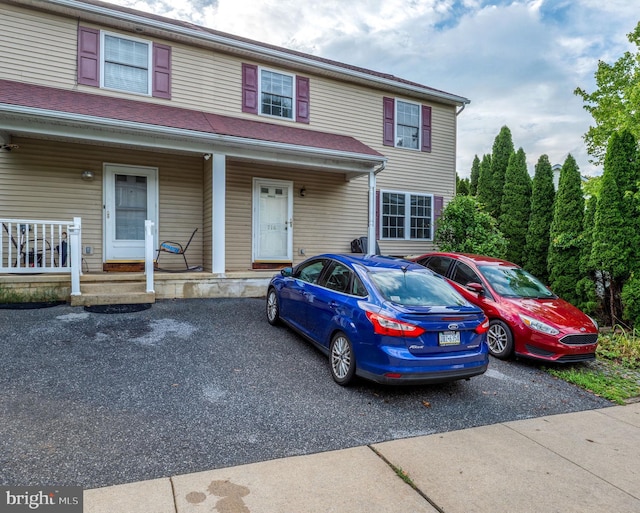 716 Euclid Ave, Lancaster, PA 17603 - multi unit property featuring covered porch