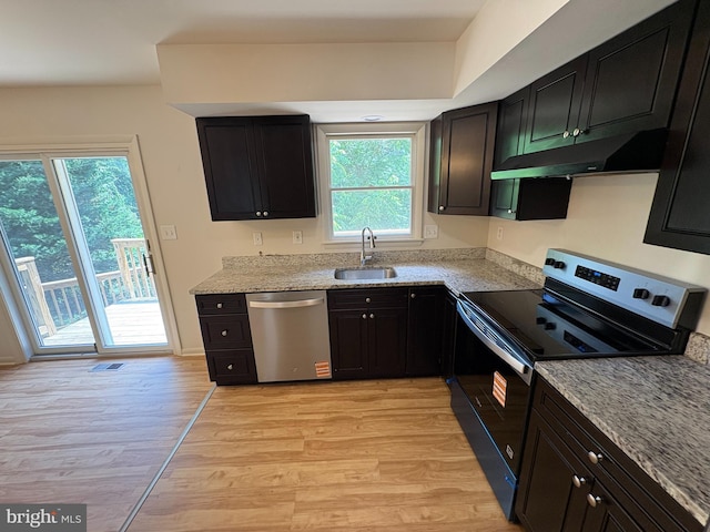 16 Carissa Ct, Owings Mills, MD 21117 - kitchen featuring stainless steel appliances, under cabinet range hood, dark cabinetry, and light wood finished floors