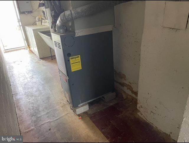 6530 Algard St, Philadelphia, PA 19135 - utilities featuring washer / dryer and heating unit