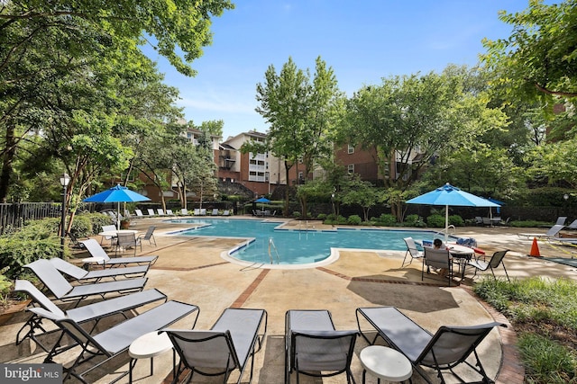 1533 Lincoln Way Unit 301A, Mclean, VA 22102 - community pool with a patio area