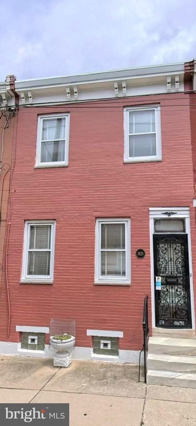 1825 Titan St, Philadelphia, PA 19146 - view of front facade with entry steps