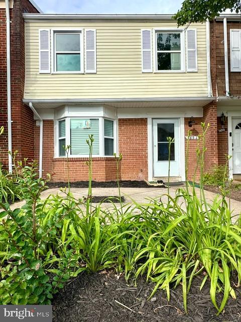 7851 W Point Ct, Manassas, VA 20109 - view of front of home featuring brick siding