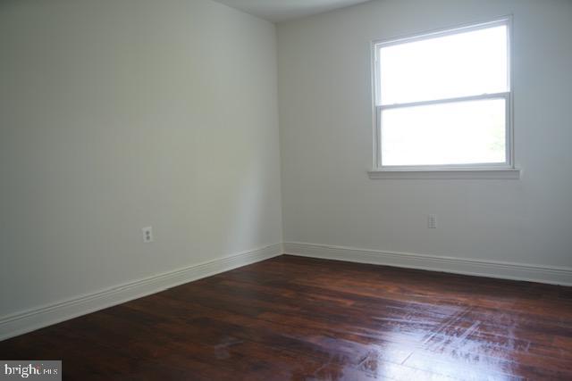 7851 W Point Ct, Manassas, VA 20109 - empty room with dark wood-style floors and baseboards
