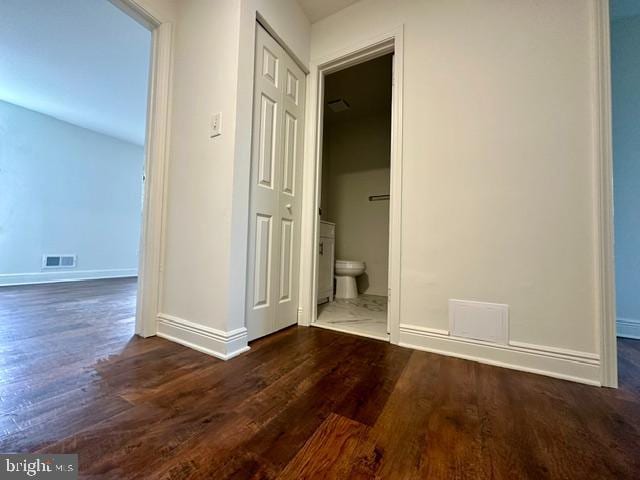 7851 W Point Ct, Manassas, VA 20109 - hallway featuring wood finished floors
