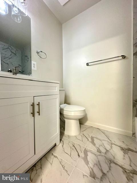 7851 W Point Ct, Manassas, VA 20109 - bathroom featuring marble finish flooring and vanity