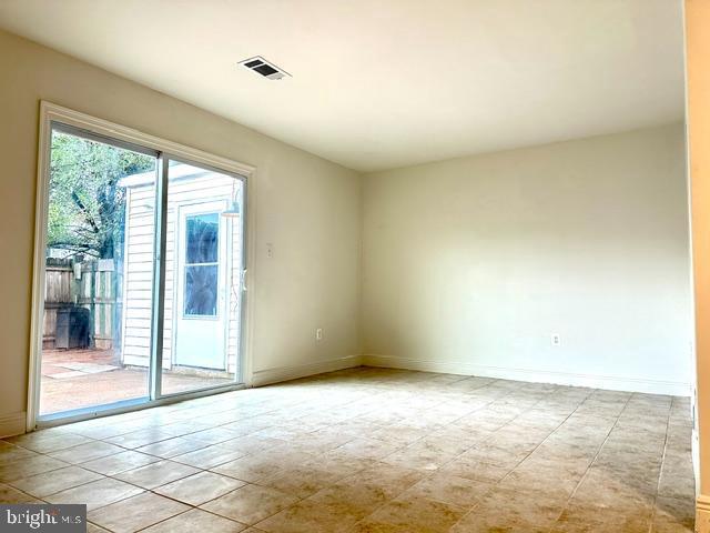 7851 W Point Ct, Manassas, VA 20109 - spare room with baseboards