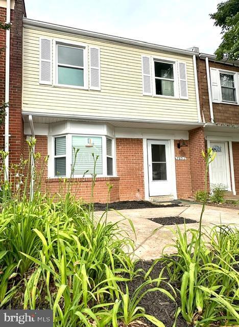7851 W Point Ct, Manassas, VA 20109 - view of property with brick siding