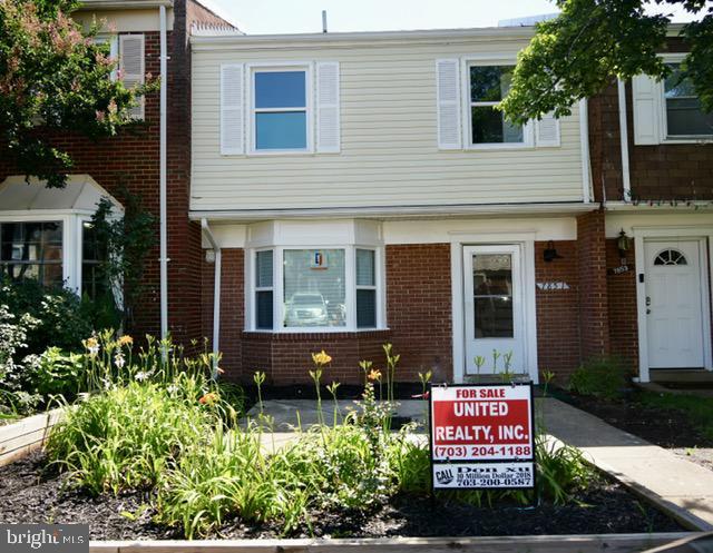 7851 W Point Ct, Manassas, VA 20109 - multi unit property with brick siding