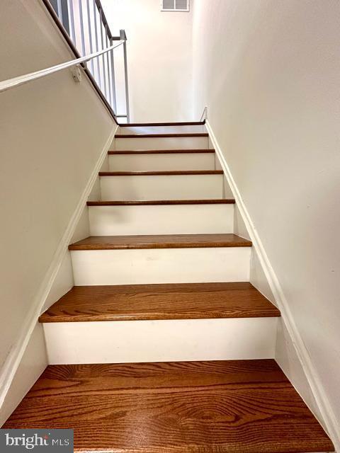 7851 W Point Ct, Manassas, VA 20109 - view of stairway