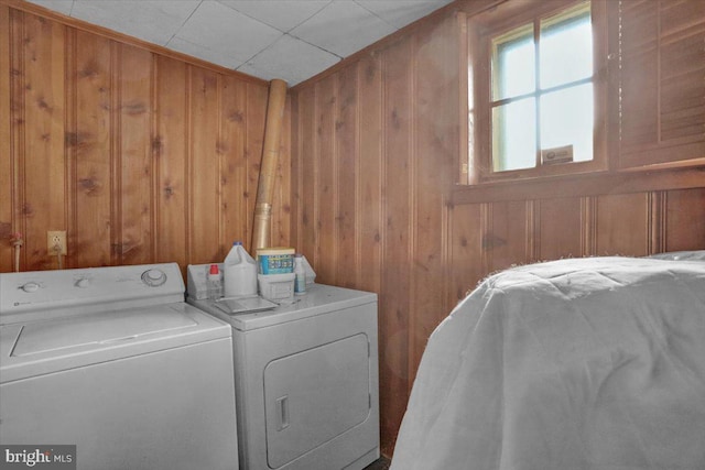 23 Trebor Pl, Reading, PA 19610 - laundry room featuring washing machine and dryer and wood walls