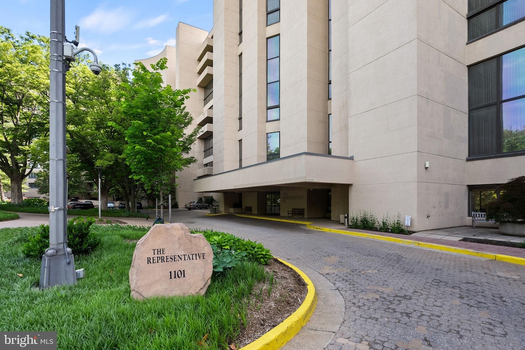 1101 S Arlington Ridge Rd Unit 1107, Arlington, VA 22202 - view of property featuring uncovered parking
