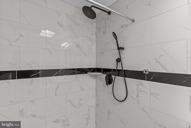 3647 Friar Rd, Philadelphia, PA 19154 - full bath featuring a tile shower