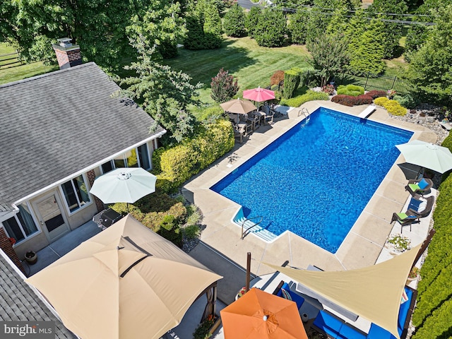 1512 Marsh Rd, Wilmington, DE 19803 - view of swimming pool with a patio and a diving board