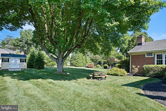 1512 Marsh Rd, Wilmington, DE 19803 - view of green lawn featuring an outdoor structure and an outdoor fire pit