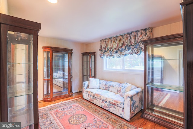 7119 Pheasant Cross Dr, Baltimore, MD 21209 - living room with wood finished floors