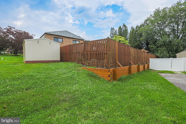 7119 Pheasant Cross Dr, Baltimore, MD 21209 - view of yard with a storage shed