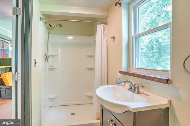 7918 Wicker Ln, La Plata, MD 20646 - full bathroom featuring curtained shower and vanity