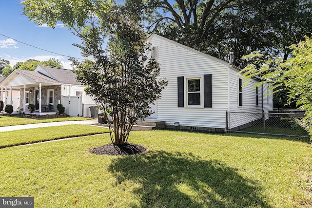 925 Barron Ave, Baltimore, MD 21221 - view of front facade featuring concrete driveway and a porch