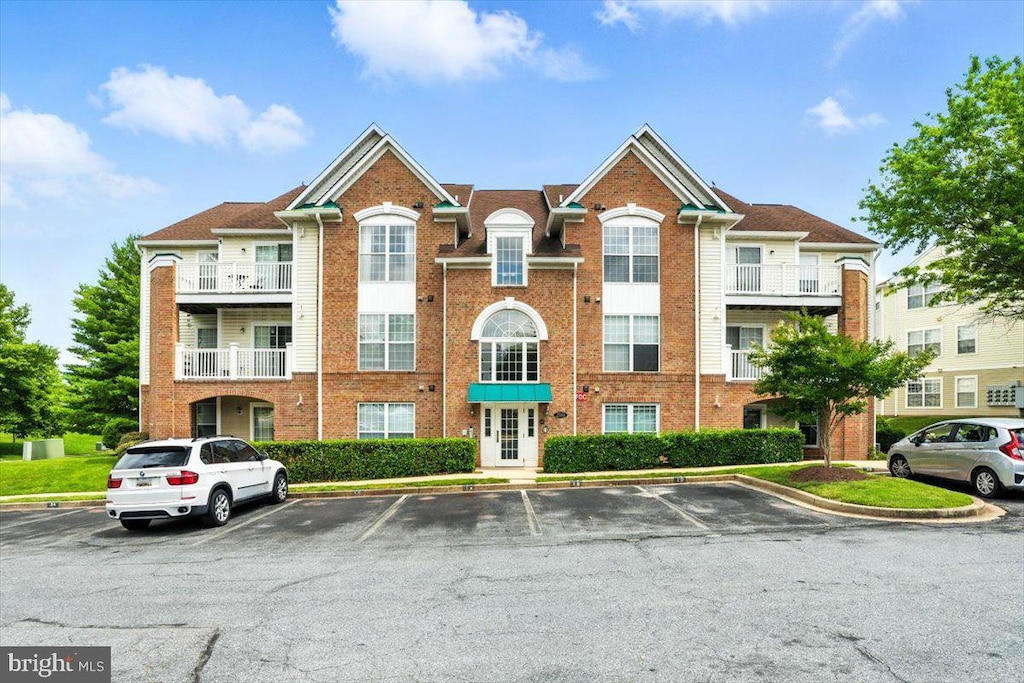2500 Driftwood Ct Unit 3B, Frederick, MD 21702 - view of building exterior featuring uncovered parking
