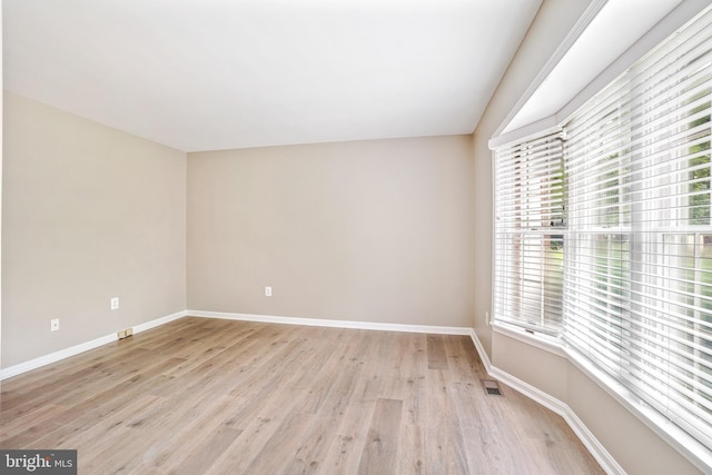 7 Somerset Ct, Annapolis, MD 21403 - empty room featuring light wood-style flooring and baseboards