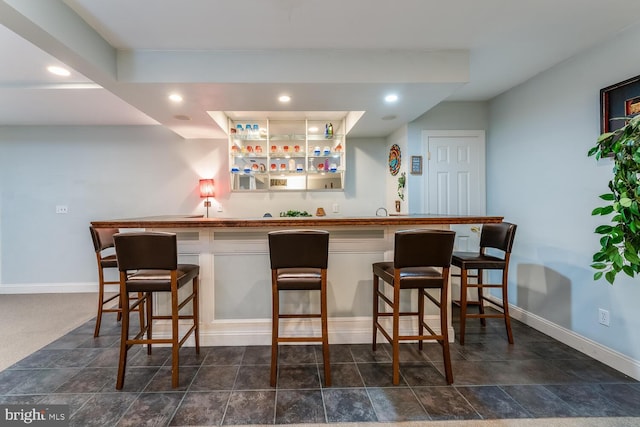 17 Paddock Ln, Flemington, NJ 08822 - indoor wet bar with recessed lighting and baseboards