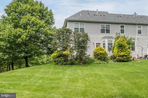 17 Paddock Ln, Flemington, NJ 08822 - back of property with a lawn