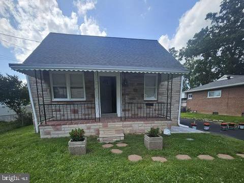 1608 Howard, Baltimore, MD 21221 - bungalow-style home with a front lawn and covered porch