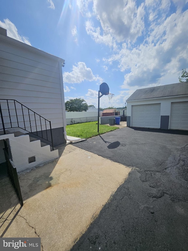 1608 Howard, Baltimore, MD 21221 - view of yard featuring an outbuilding