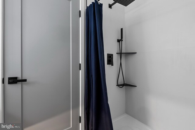 3306 E Lombard St, Baltimore, MD 21224 - full bath featuring a tile shower