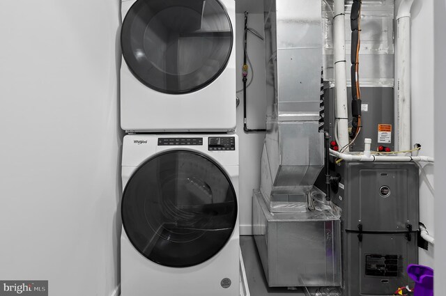 3306 E Lombard St, Baltimore, MD 21224 - washroom featuring stacked washer and clothes dryer