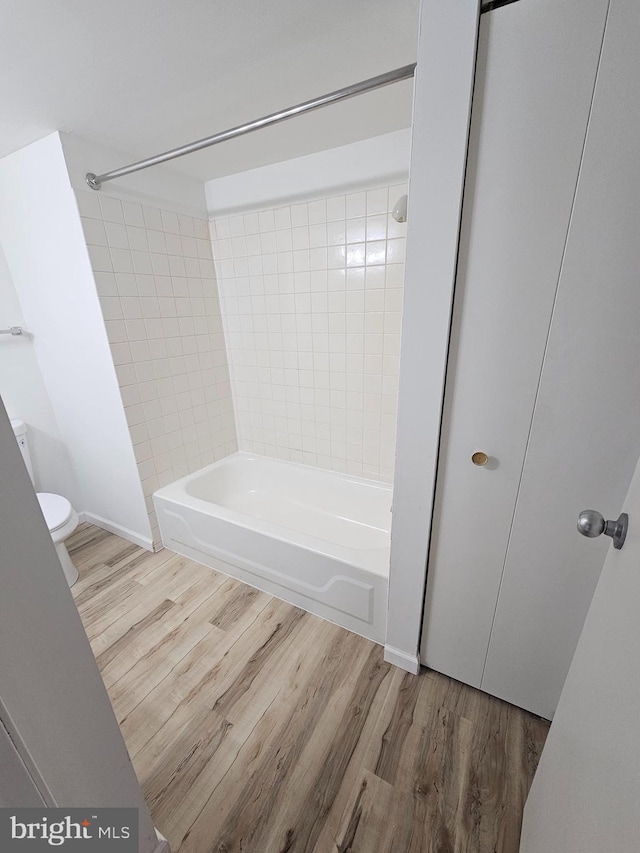 655 Absecon Blvd Unit 1002, Atlantic City, NJ 08401 - bathroom with wood finished floors and washtub / shower combination