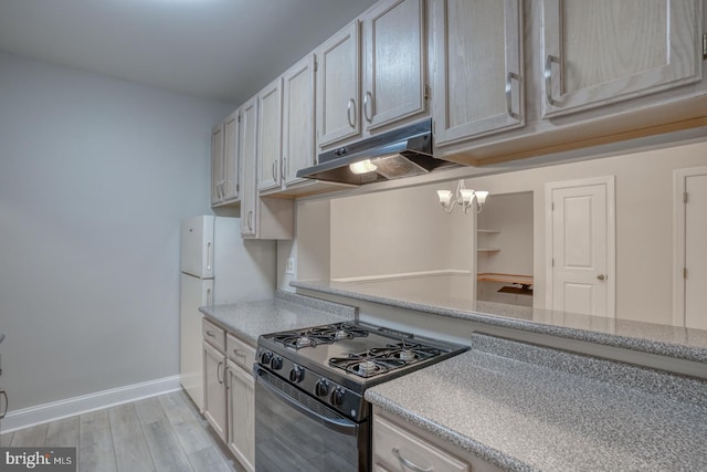2902 Waters Edge Dr Unit 261, Newark, DE 19702 - kitchen featuring black range with gas cooktop, under cabinet range hood, light countertops, light wood-style floors, and a chandelier