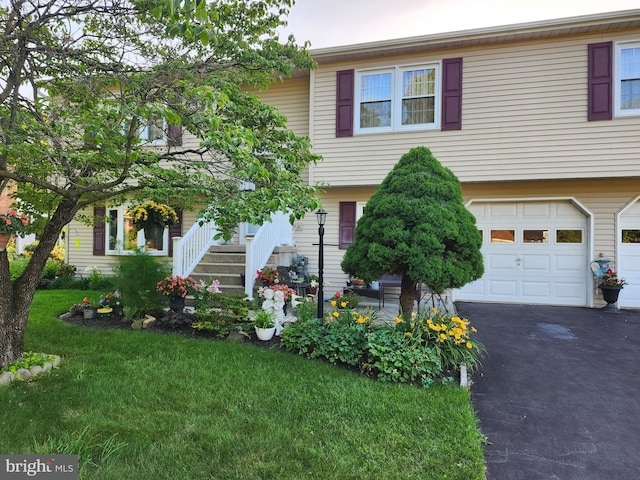 32 Devonshire Dr, Reading, PA 19610 - view of front facade featuring a front yard, an attached garage, and driveway