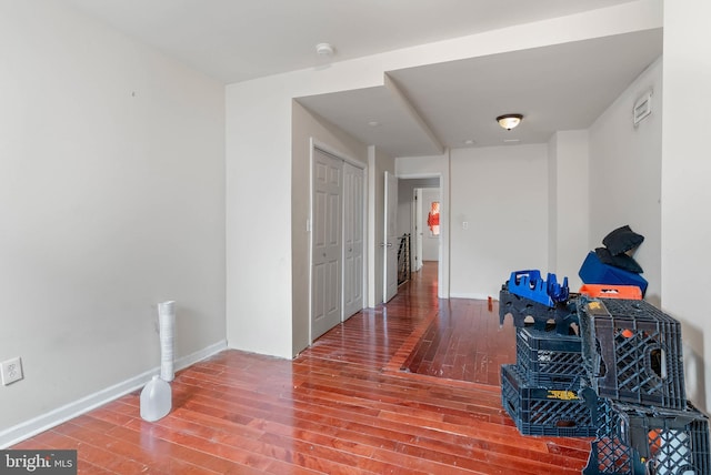 1847 Gerritt St, Philadelphia, PA 19146 - empty room featuring wood finished floors and a smoke detector