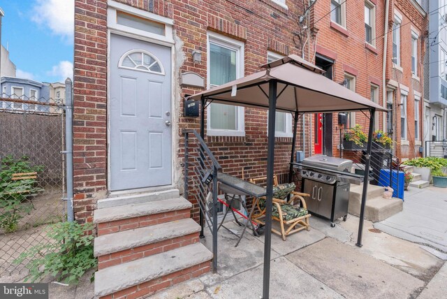 1847 Gerritt St, Philadelphia, PA 19146 - doorway to property featuring brick siding