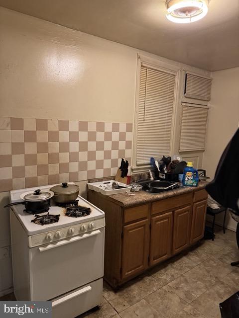 3230 N Lee St, Philadelphia, PA 19134 - kitchen featuring white gas stove and light tile patterned floors