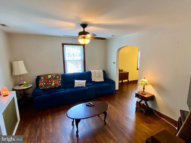 2634 Yorkway, Baltimore, MD 21222 - living area featuring arched walkways, wood finished floors, and ceiling fan