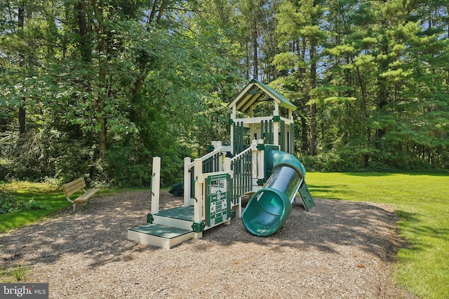 814 Amber Ln, West Chester, PA 19382 - community play area with a lawn