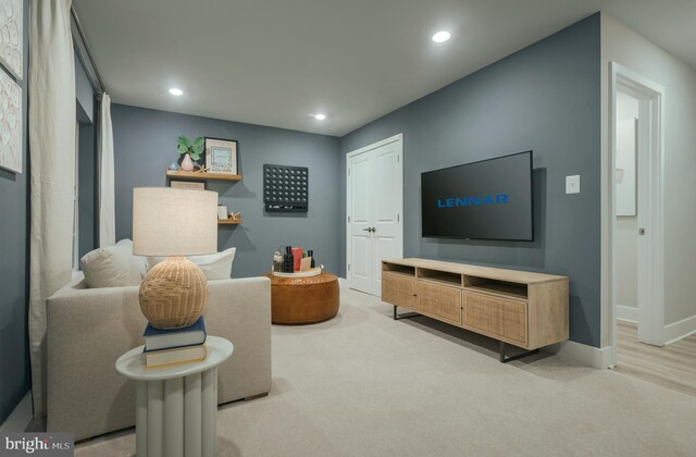 7565 Dundee Rd, Baltimore, MD 21244 - carpeted living area featuring recessed lighting