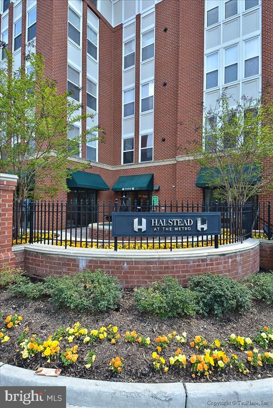 2655 Prosperity Ave Unit 100, Fairfax, VA 22031 - view of apartment building / complex