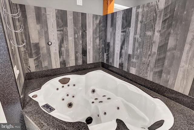 127 Spruce St, Middletown, PA 17057 - bathroom with a tub with jets